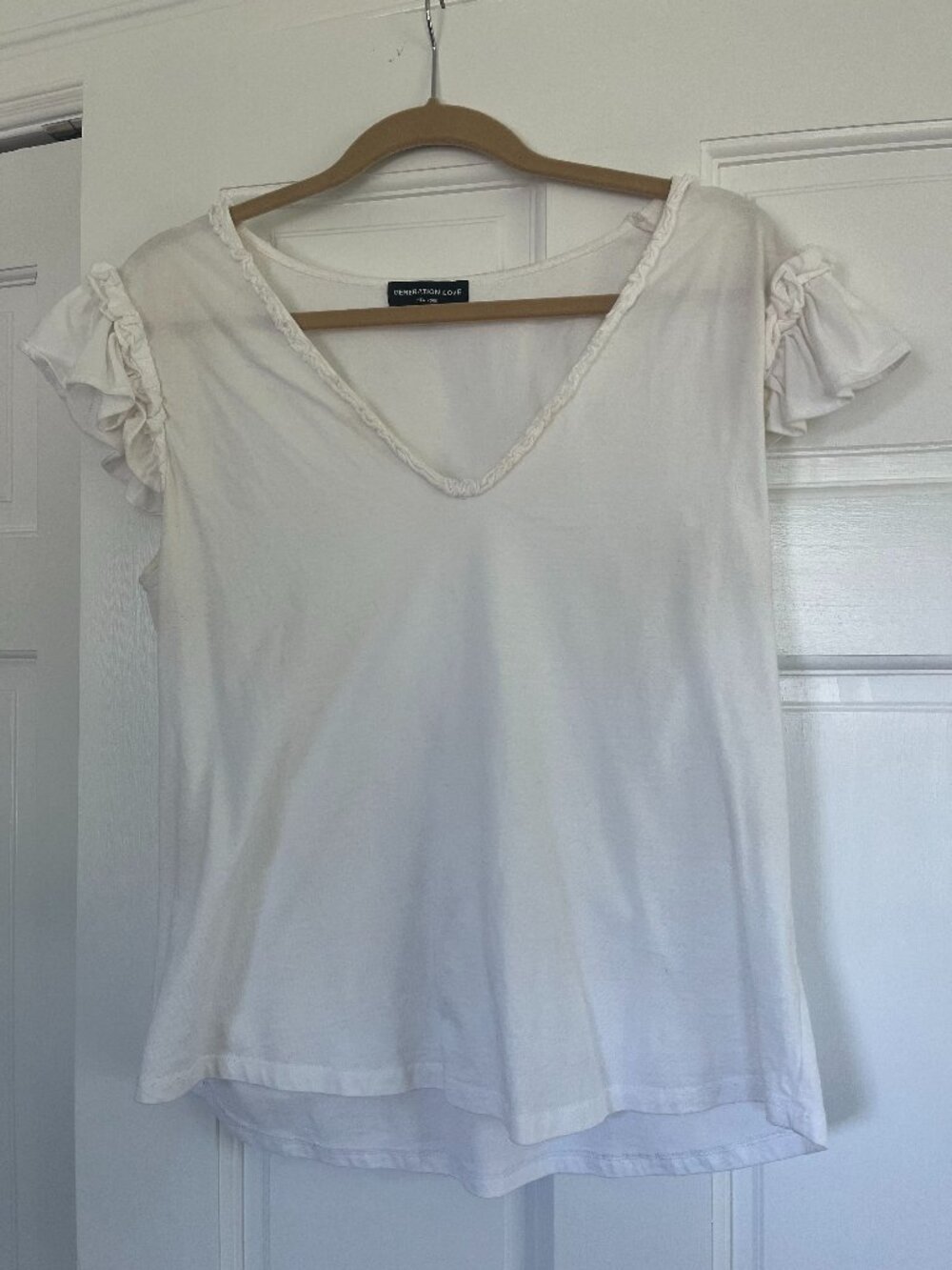 Generation Love White V-Neck Ruffle Sleeve Knit Top - Size Large